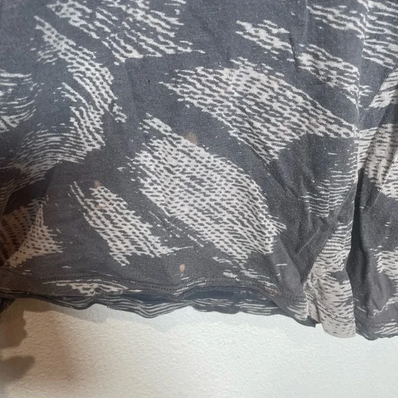 Magnolia Pearl Gray Graphic tee - Picture 6 of 10